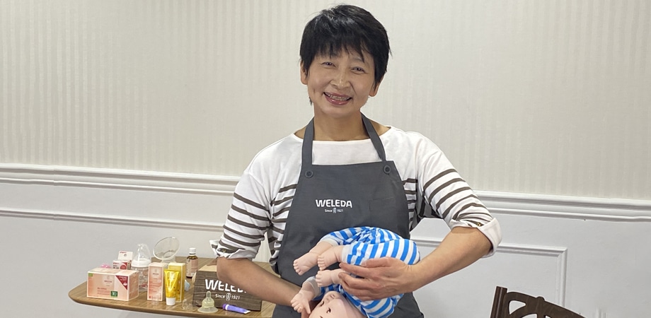 ヴェレダプレマママッサージセミナー講師 助産師 浅井貴子先生 講義風景