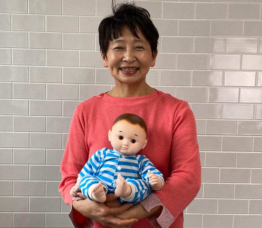 ヴェレダプレマママッサージセミナー講師 助産師 浅井貴子先生 講義風景